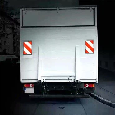 Reflecterende laadklepvlag voor vrachtwagen
