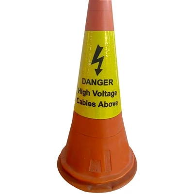 Wat zijn gevaarlijke hoogspanningskabels boven verkeerskegelmof?